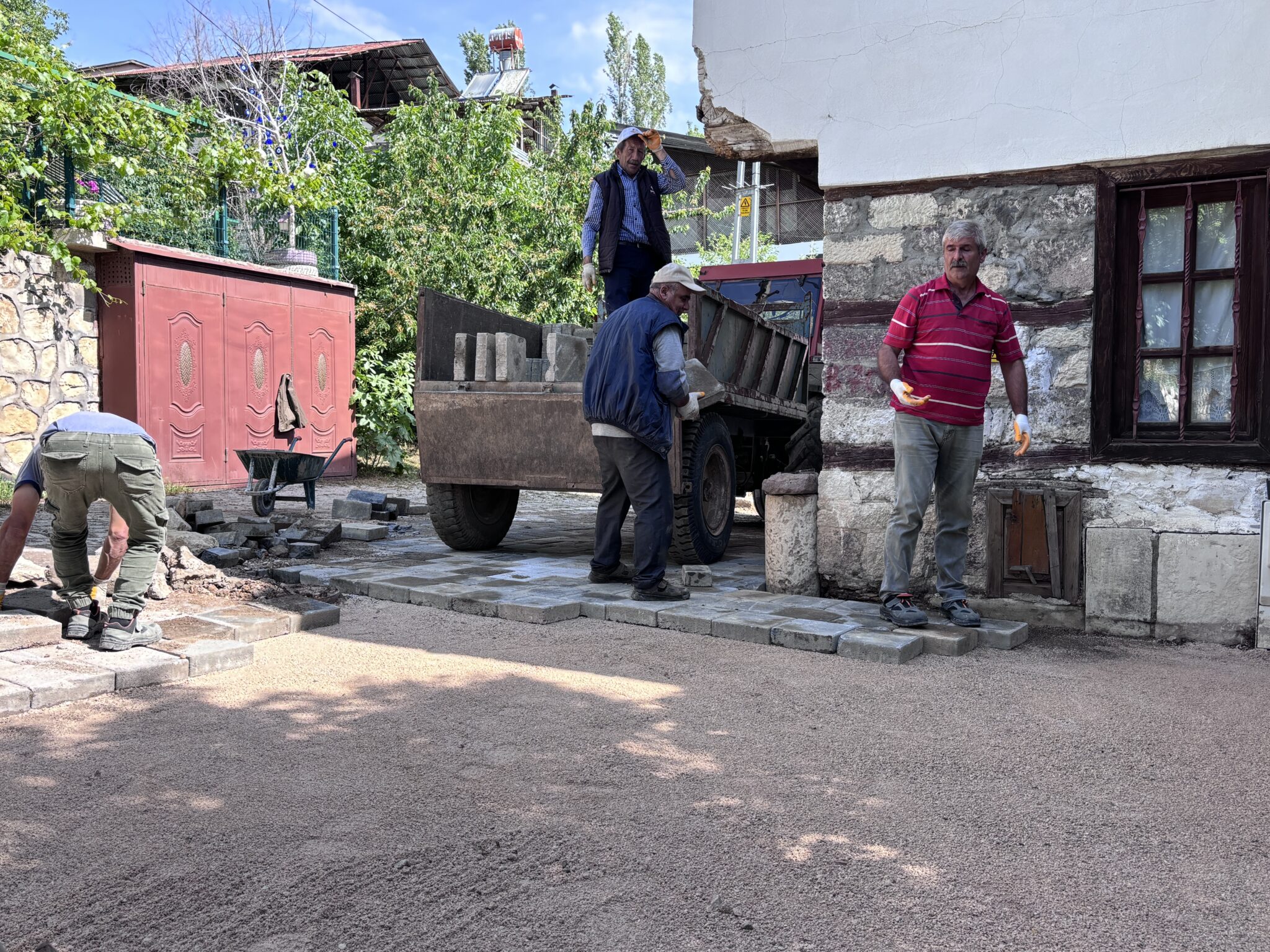 İpekçi Sokakta Karo Taşı Yenileme İşlemi Gerçekleştiriliyor 