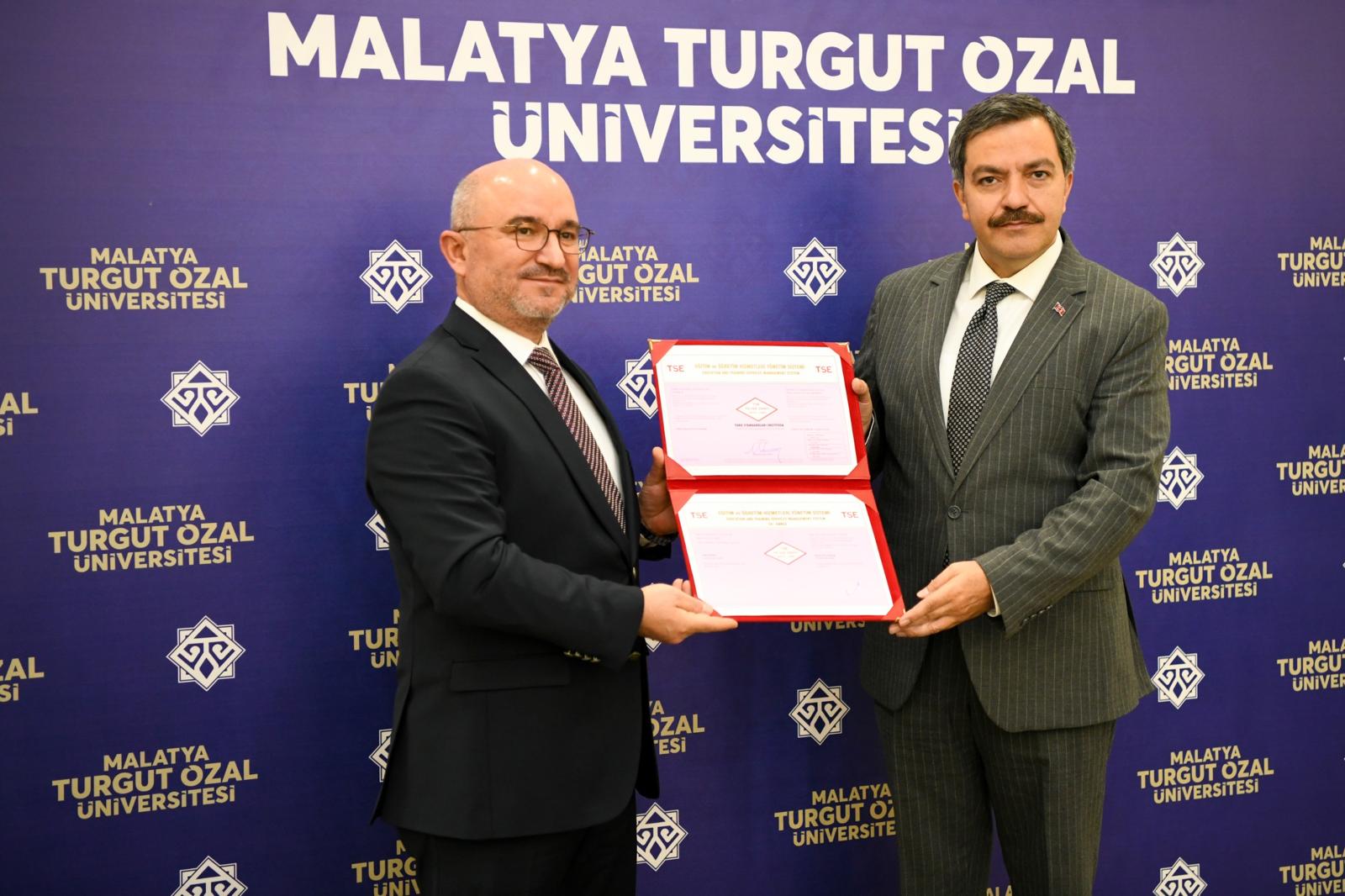 Üniversitemiz TSE Eğitim ve Öğretim Hizmetleri Yönetim Sistemi Belgesini Aldı