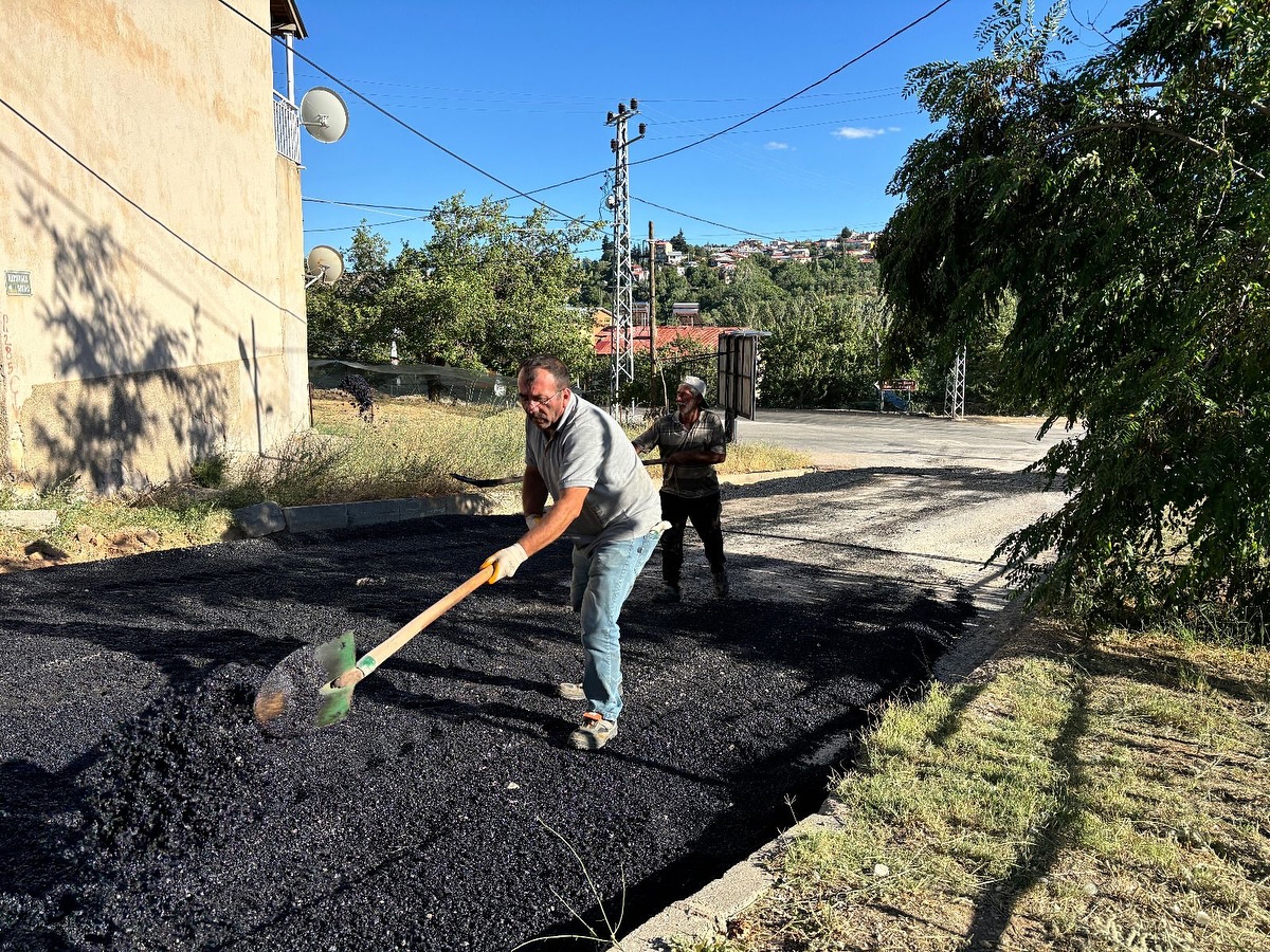 Arapgir Belediyesi Bozulan Yollarda Asfalt Yama Çalışması Gerçekleştirildi