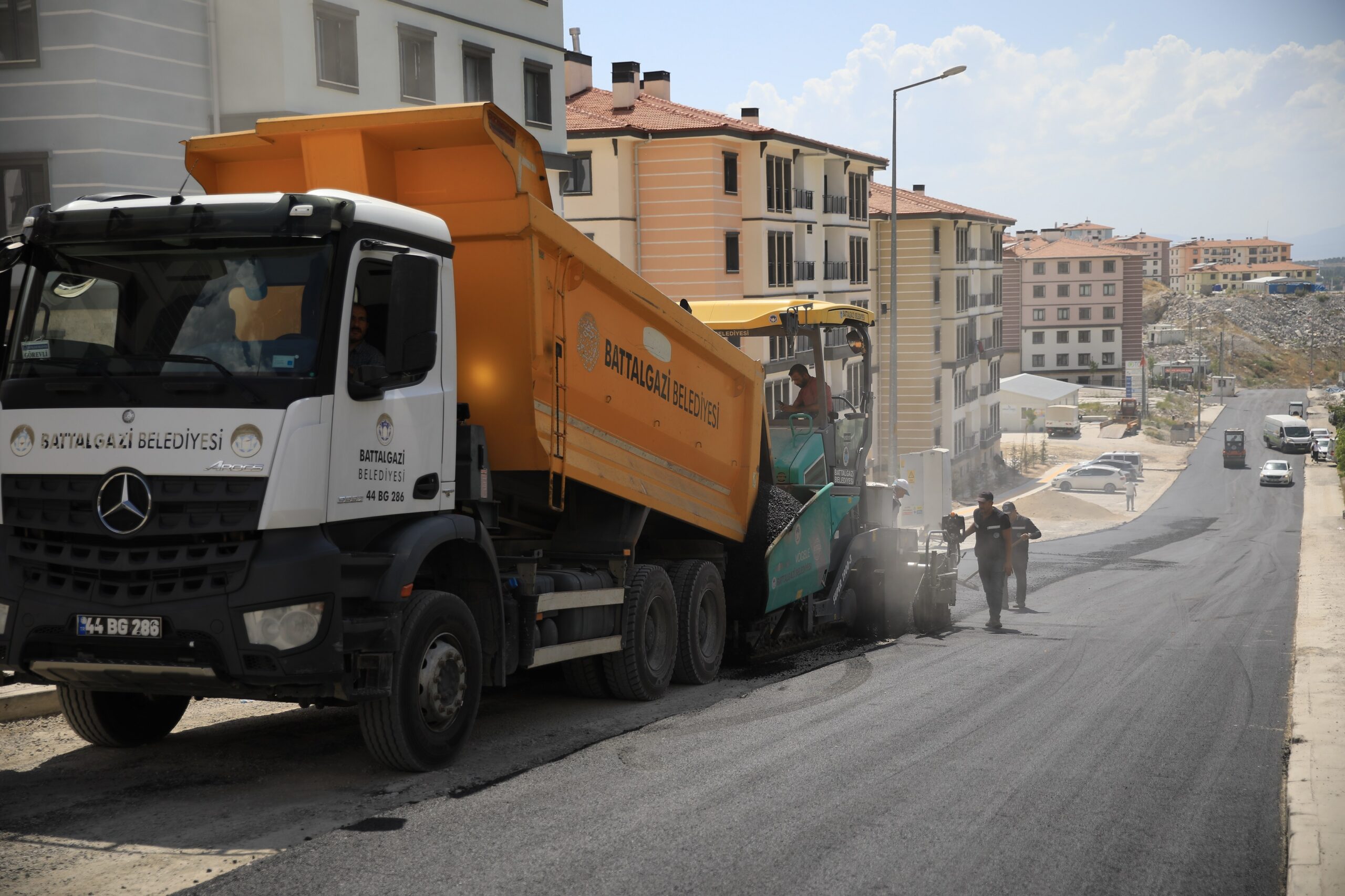 Battalgazi Belediyesi, yol çalışmalarına aralıksız devam ediyor