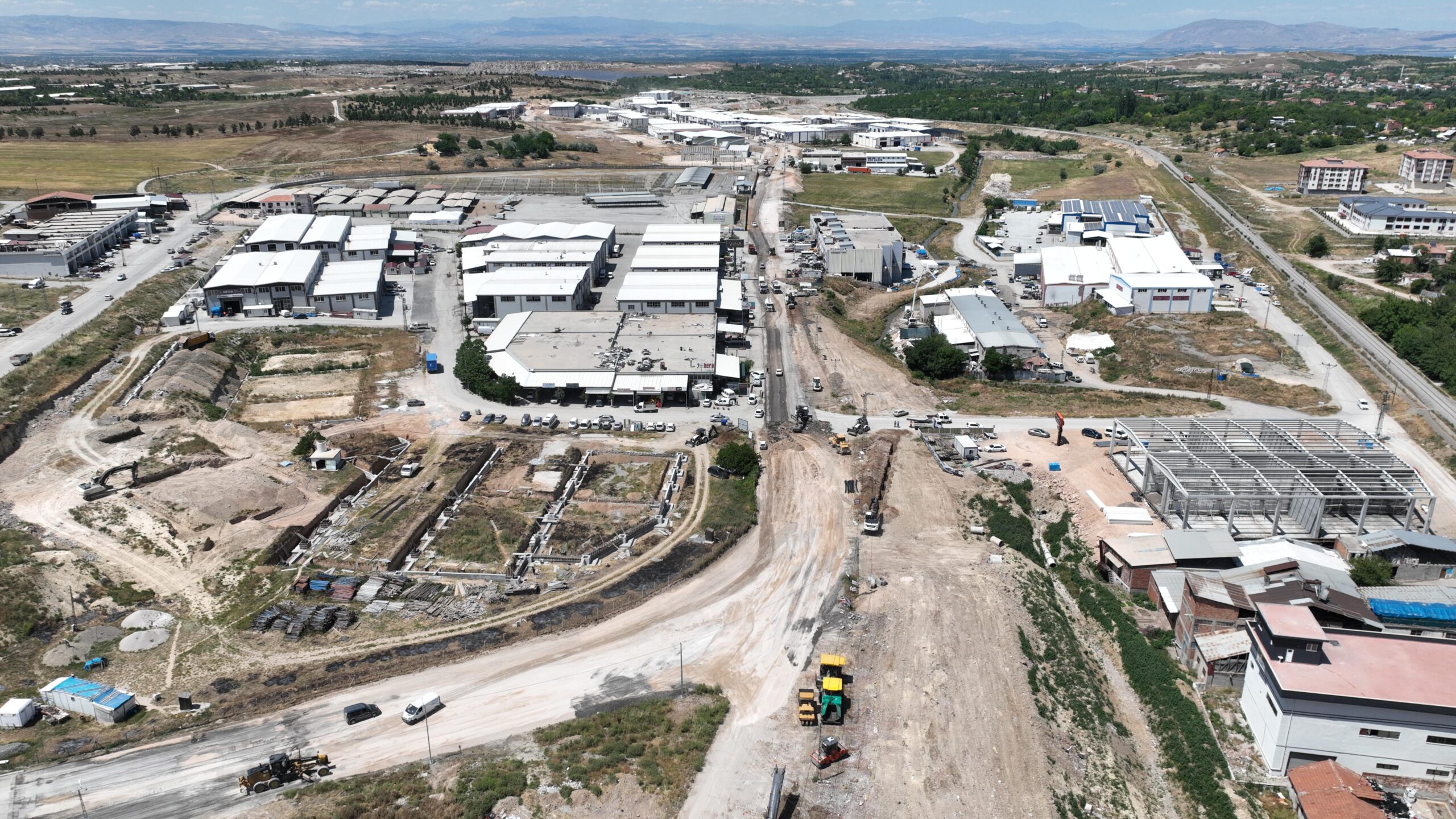 Büyükşehir Belediyesi Yol Çalışmalarını Sürdürüyor