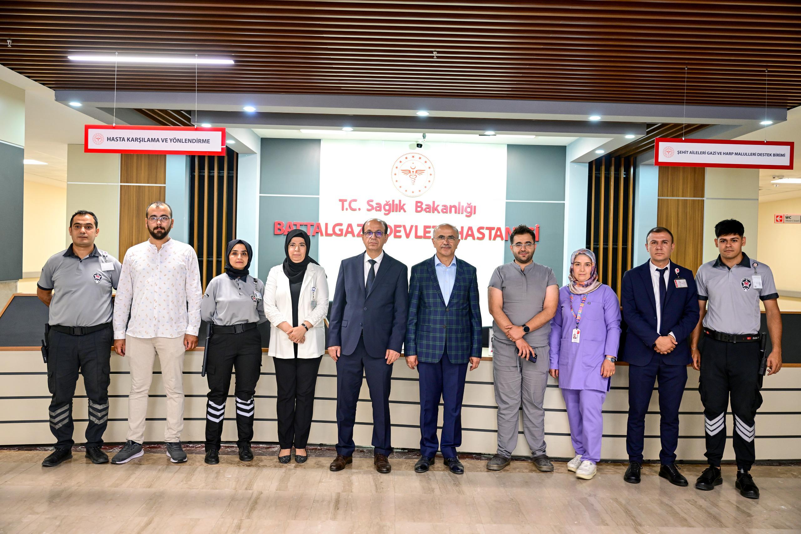 Büyükşehir Belediye Başkanı Sami Er Vatandaşlarla ve Görev Başındaki Personelle Bayramlaştı