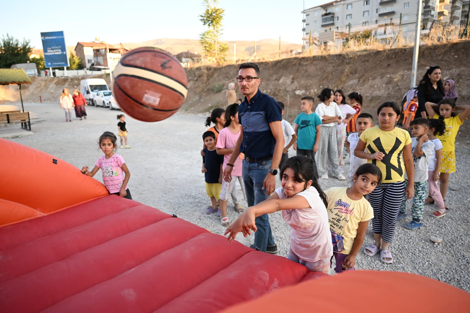 Battalgazi’de Çocuk Şenliği: Bir Gülüşün Yeter