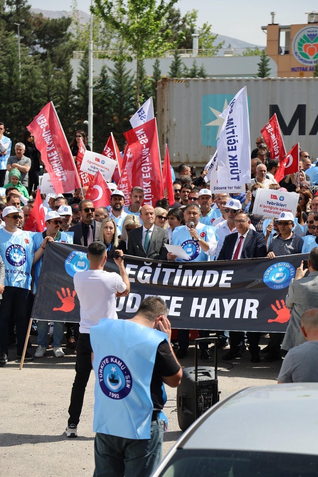 Türkiye Kamu-Sen Malatya İl Başkanı Fevzi Şahin, TBMM’de 2025 yılı bütçe görüşmeleri devam ederken, memur ve emeklileri memnun edecek bir düzenleme yapılması yönünde çağrıda bulundu.