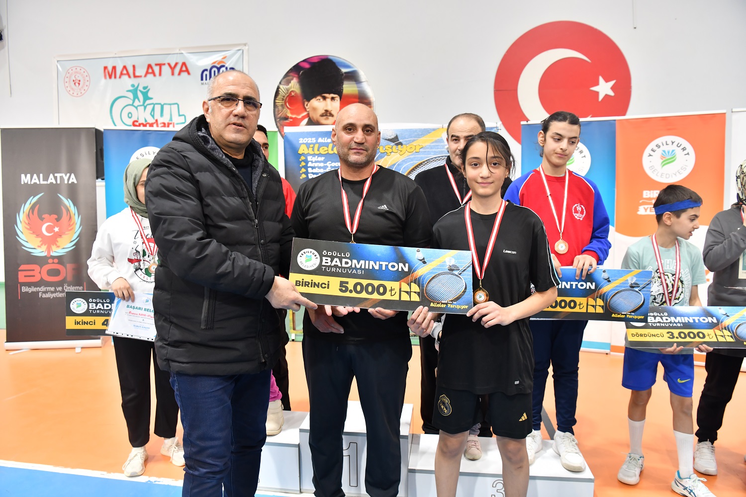 Aileler Arası Badminton Turnuvası Büyük Bir Heyecana Sahne Oldu