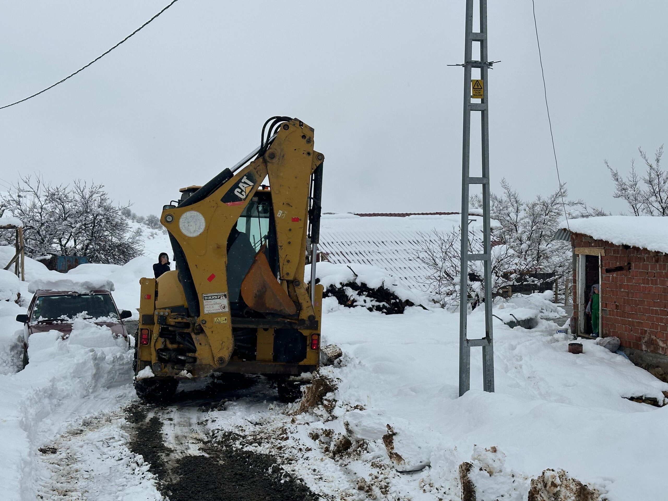 Battalgazi Belediyesi, Karla Kapanan Yolu Açtı, Hamile Kadın Hastaneye Ulaştı