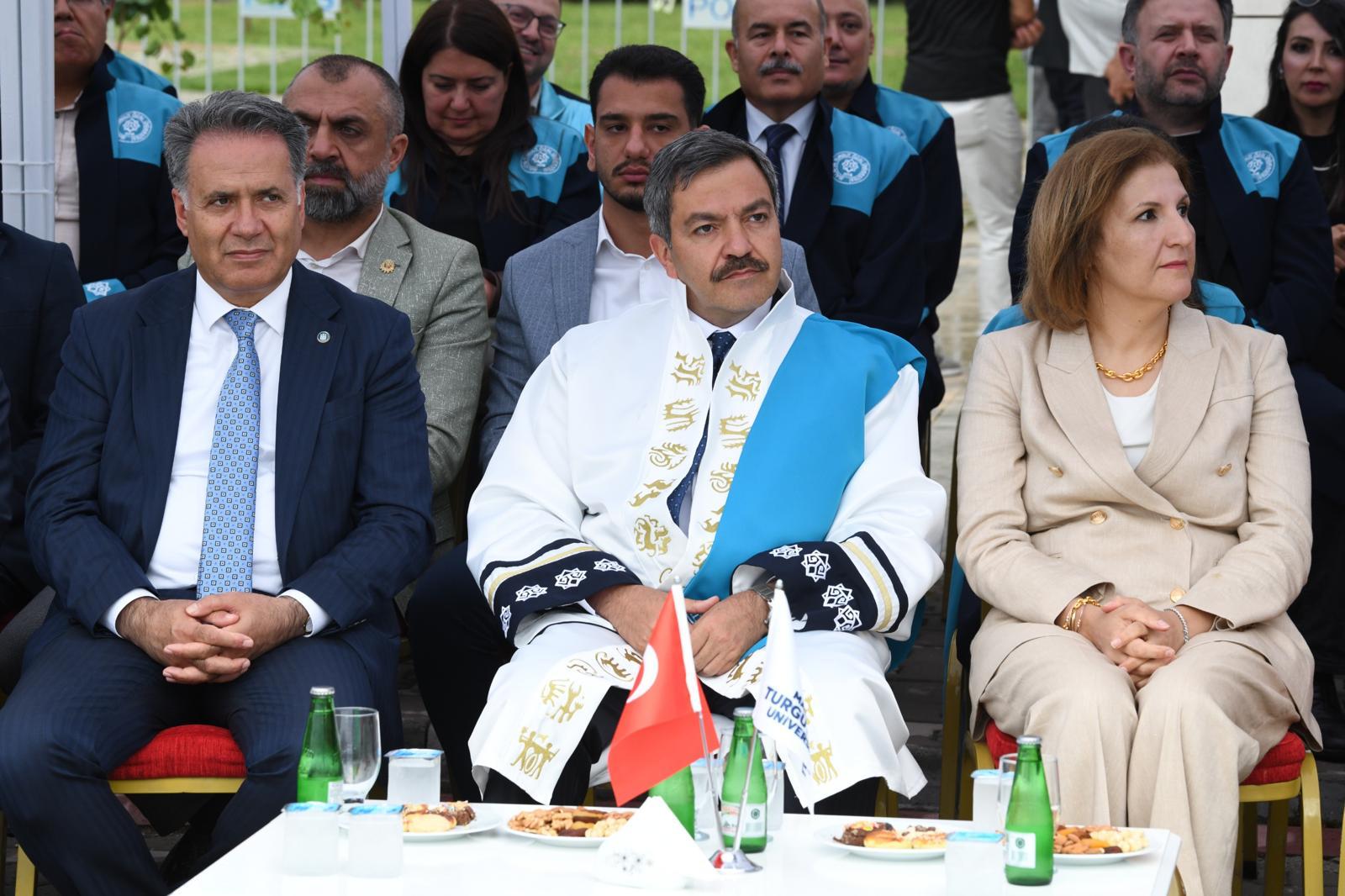 Malatya Turgut Özal Üniversitesinde Mezuniyet Coşkusu