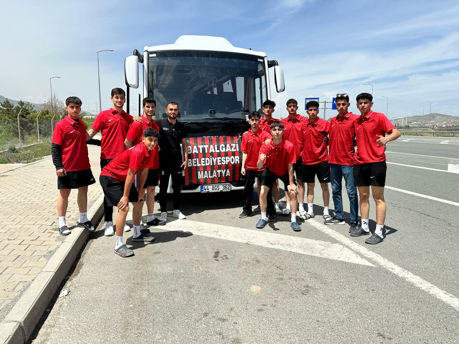Battalgazi Belediyespor Voleybol Takımı, Türkiye Yarı Finallerine Galibiyetle Başladı.
