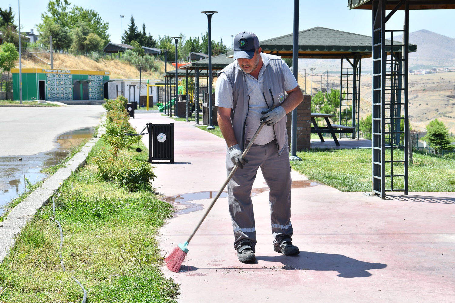 Yeşilyurt Belediyesi’nden Parklara ‘Yaz’ Dokunuşu!