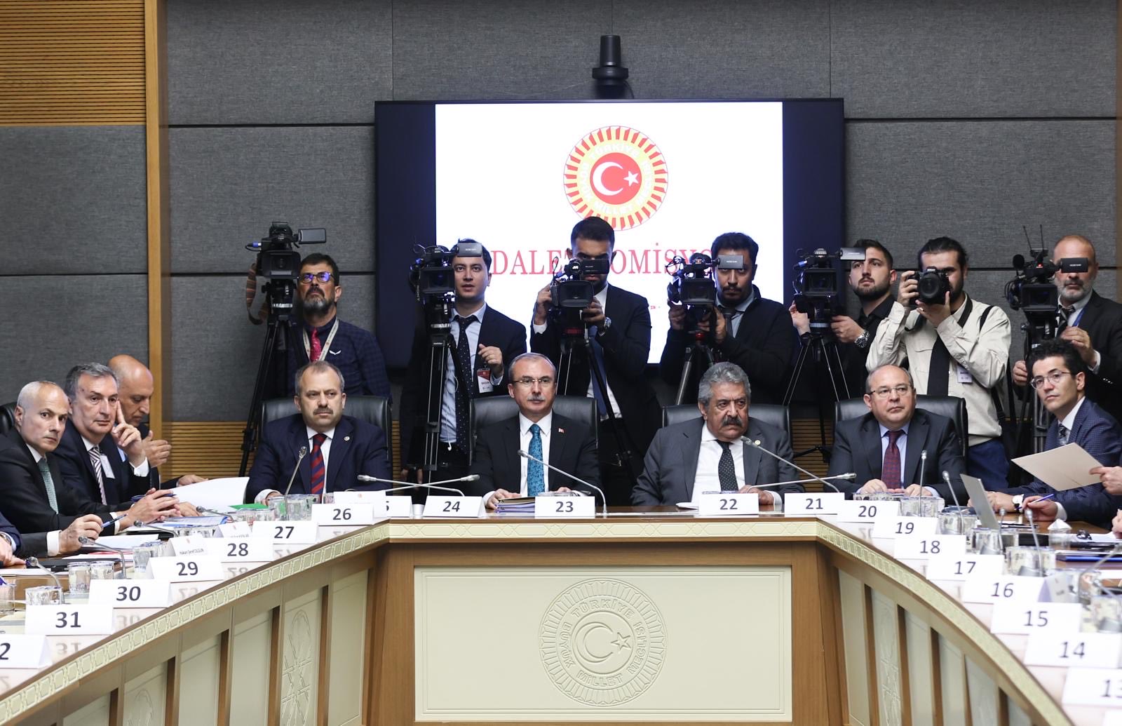 İnfaz Kanunun da yapılacak değişiklikler Adalet Komisyonunda görüşülmeye devam ediyor