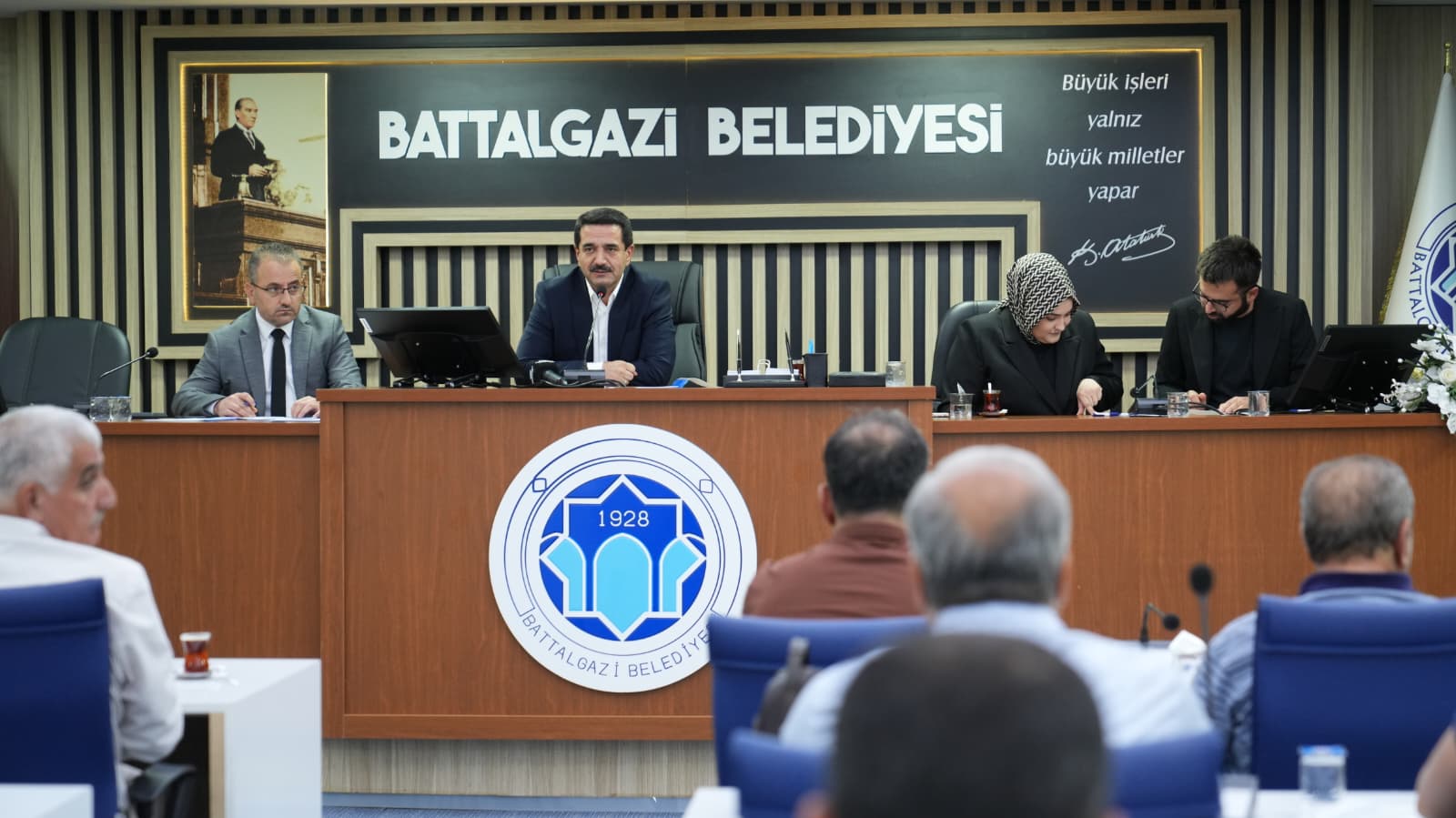“Her Mahalleye, Her Mezraya Hizmet Götürmek Boynumuzun Borcu”