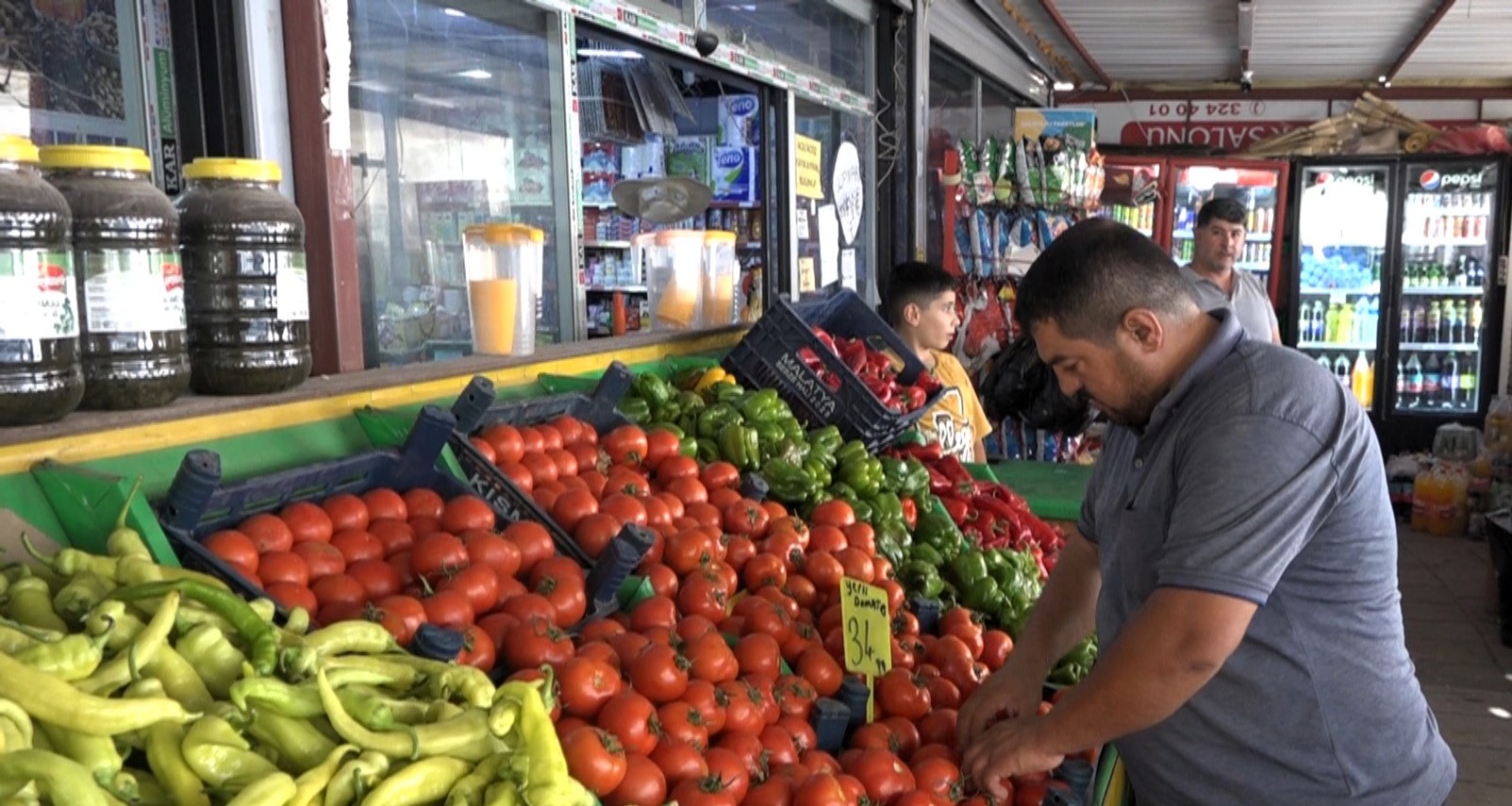 Köylü ürünlerine barkod şartı esnafı zor durumda bıraktı