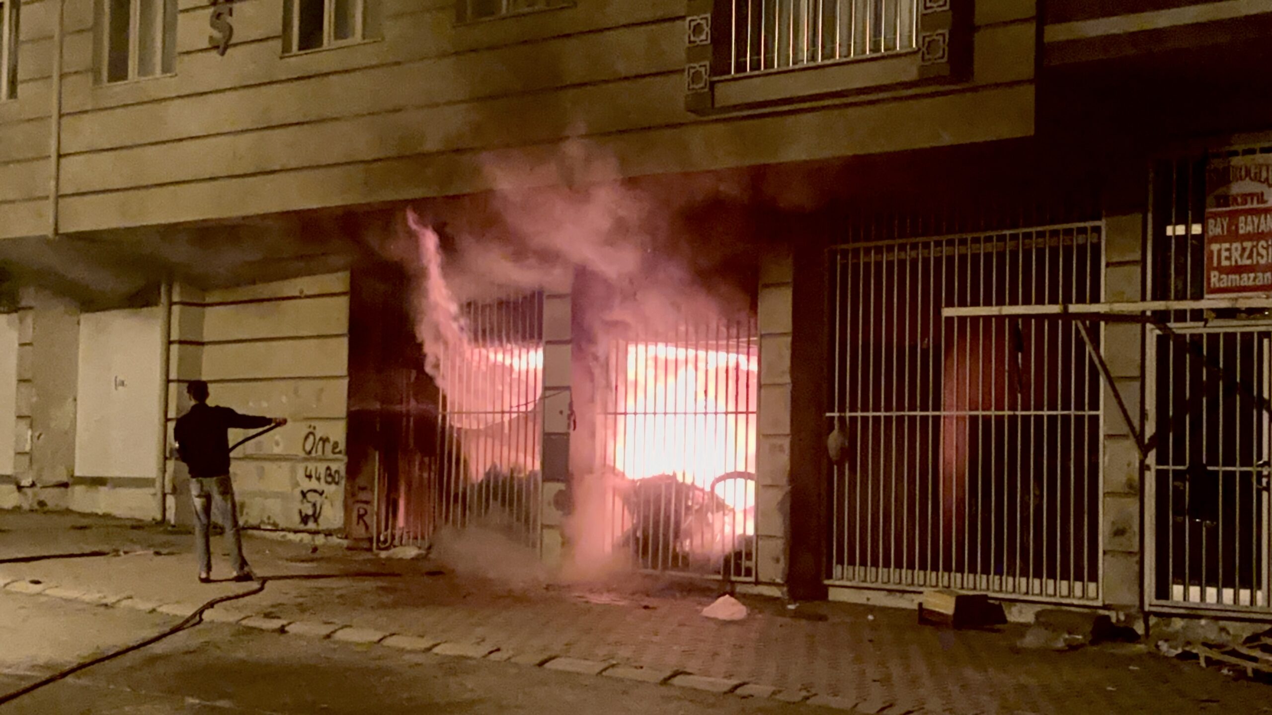 Gece Yarısı Korkutan Yangın