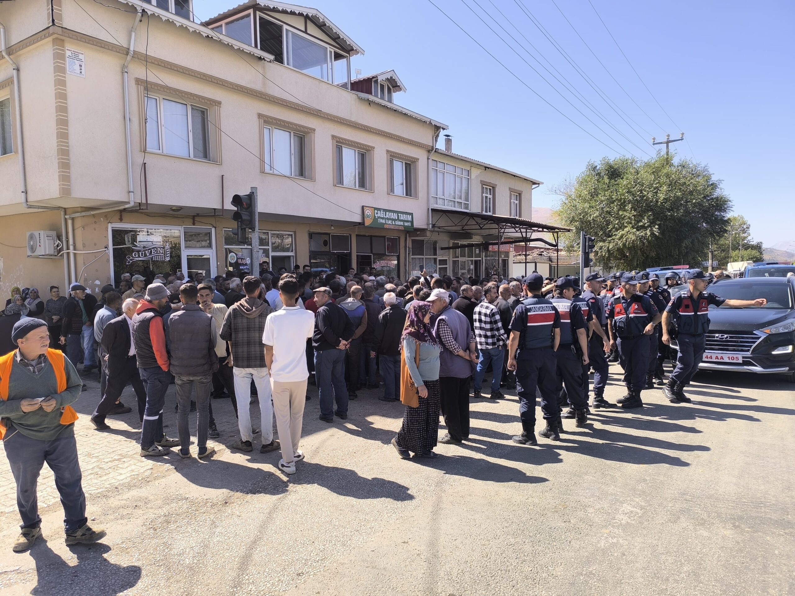 Su Sıkıntısı Erkeneklileri Sokağa Döktü