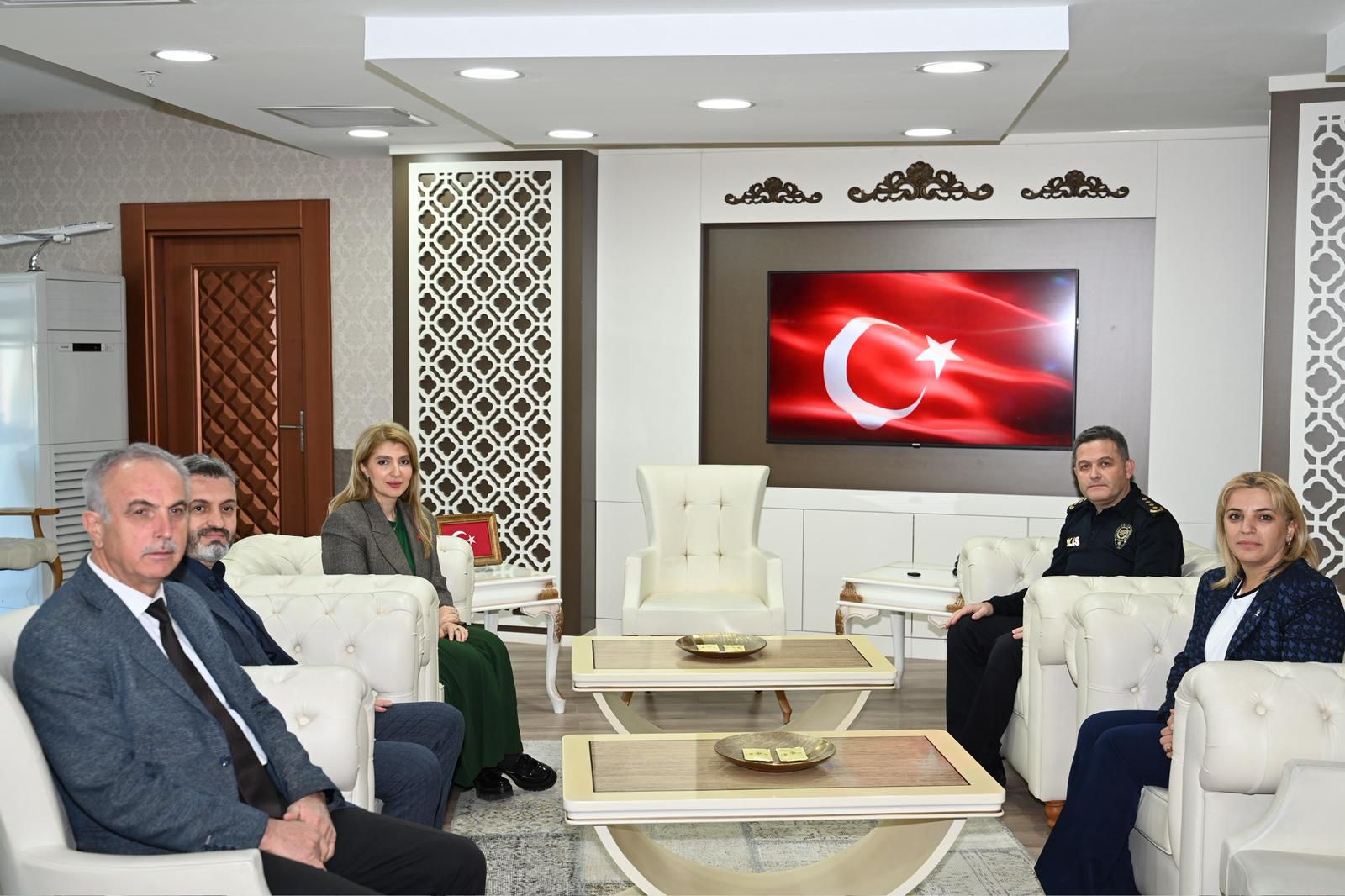 Milletvekili Ölmeztoprak, Şehir Yönetimi ve Esnafla Bir Araya Geldi