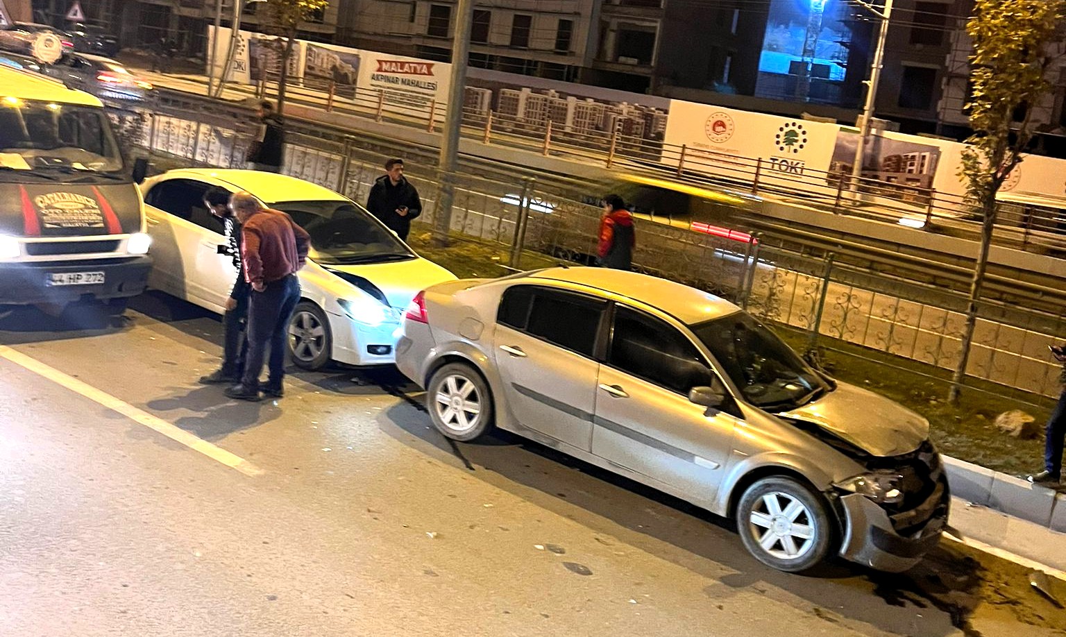 Alt Geçit Girişinde Zincirleme Kazalarda Trafiği Aksattı