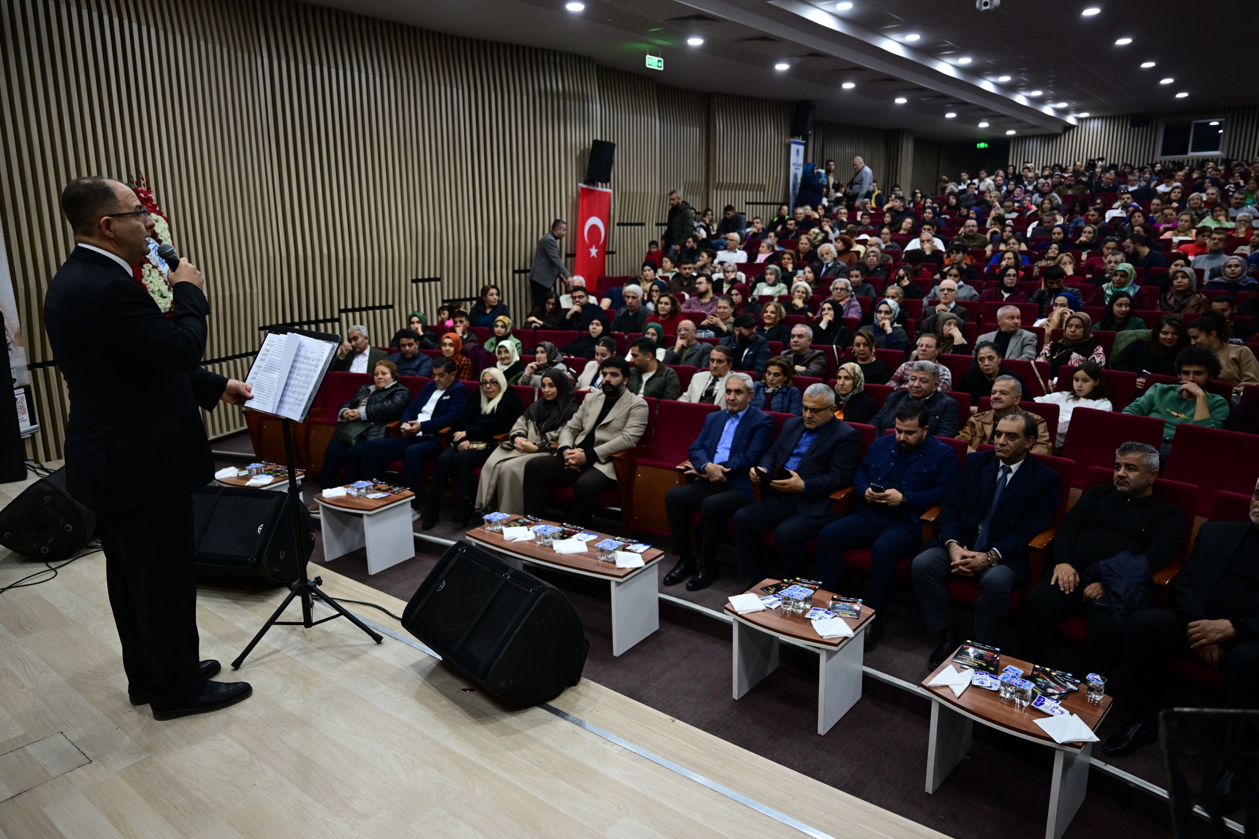 Battalgazi Belediyesi tarafından düzenlenen “Asırlık Hikâyeleriyle Malatya Türküleri” musiki programı, sanatseverlerin yoğun katılımıyla gerçekleştirildi.
