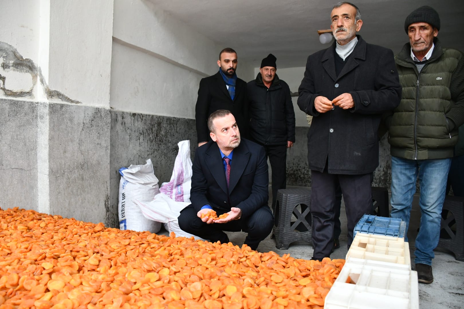 Şire Pazarı’nda Belirsizlik Büyüyor: Esnaf Mağduriyetini Anlatıyor, Salih Karademir Çözüm İçin Sahada