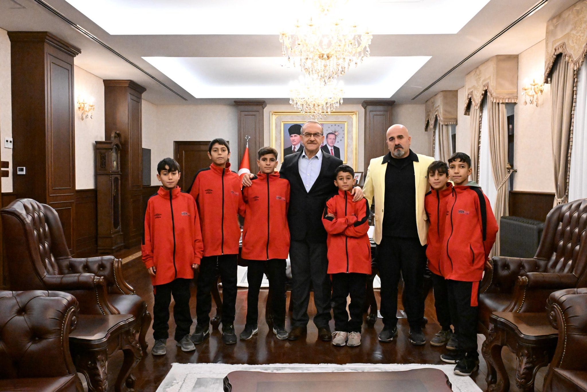 Milli Takıma Seçilen Hokeycilerden Vali Serdar Yavuz’a Ziyaret