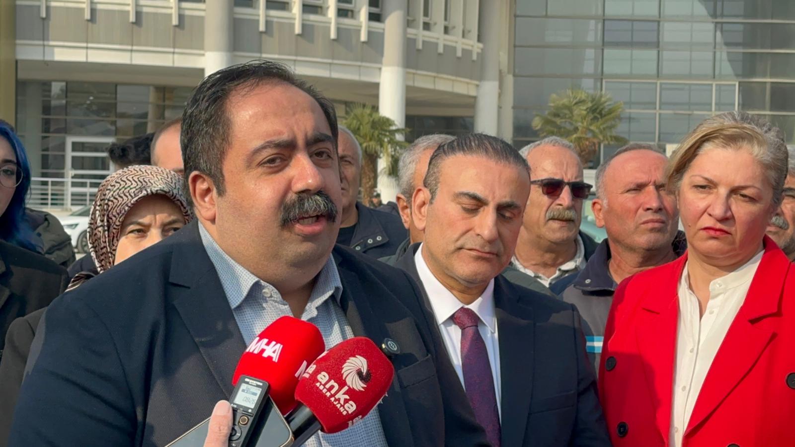 CHP’den Büyükşehir Belediyesi Önünde Kütüphane Açıklaması