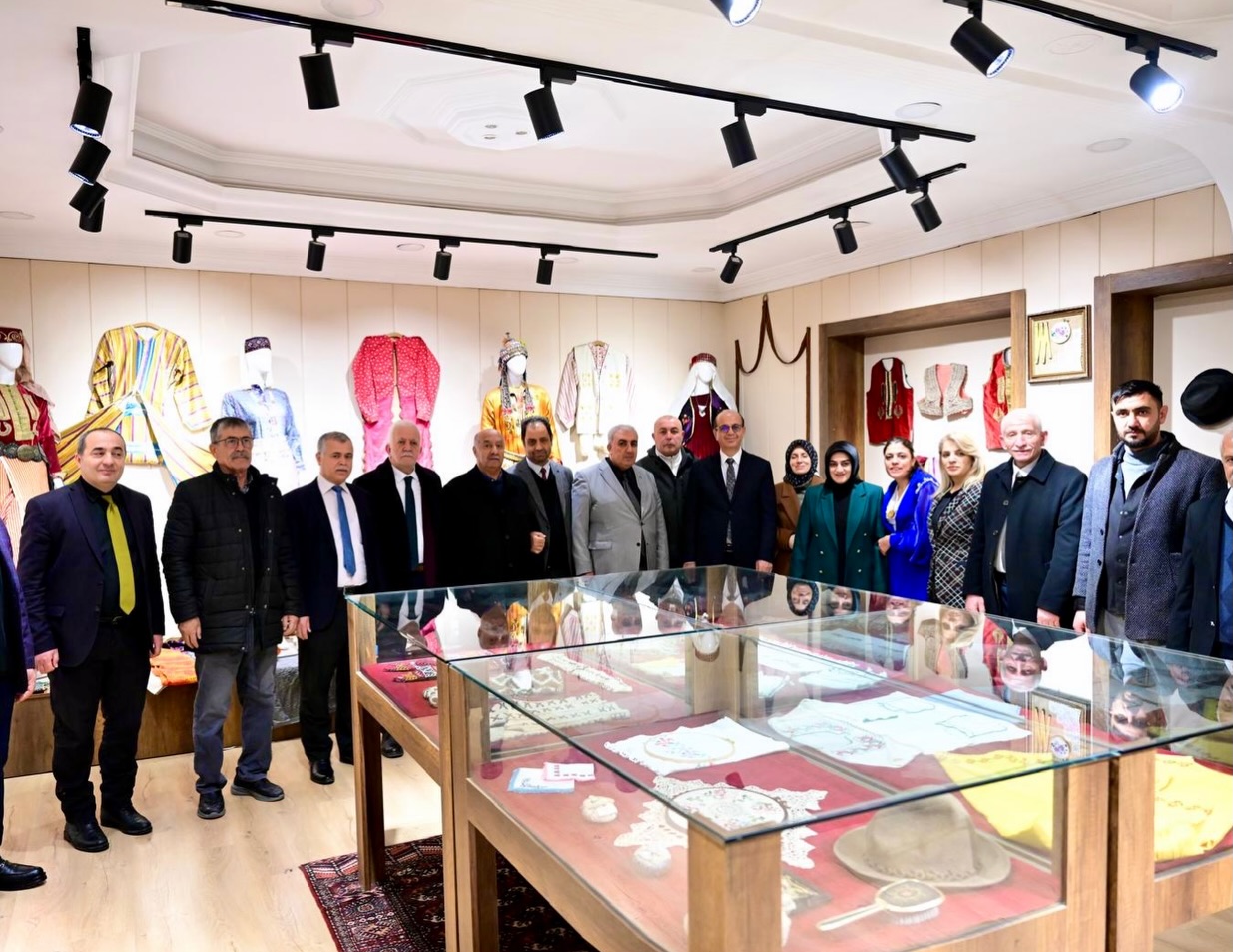 Başkan Geçit, Halı Dokuma Kursunda Kesim Törenine Katıldı