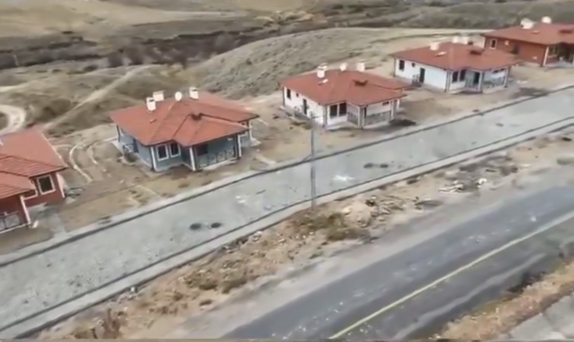 Vali Yavuz: Duranlar Mahallesi’nde 11 Kırsal Konutun Anahtar Teslimine Başladık