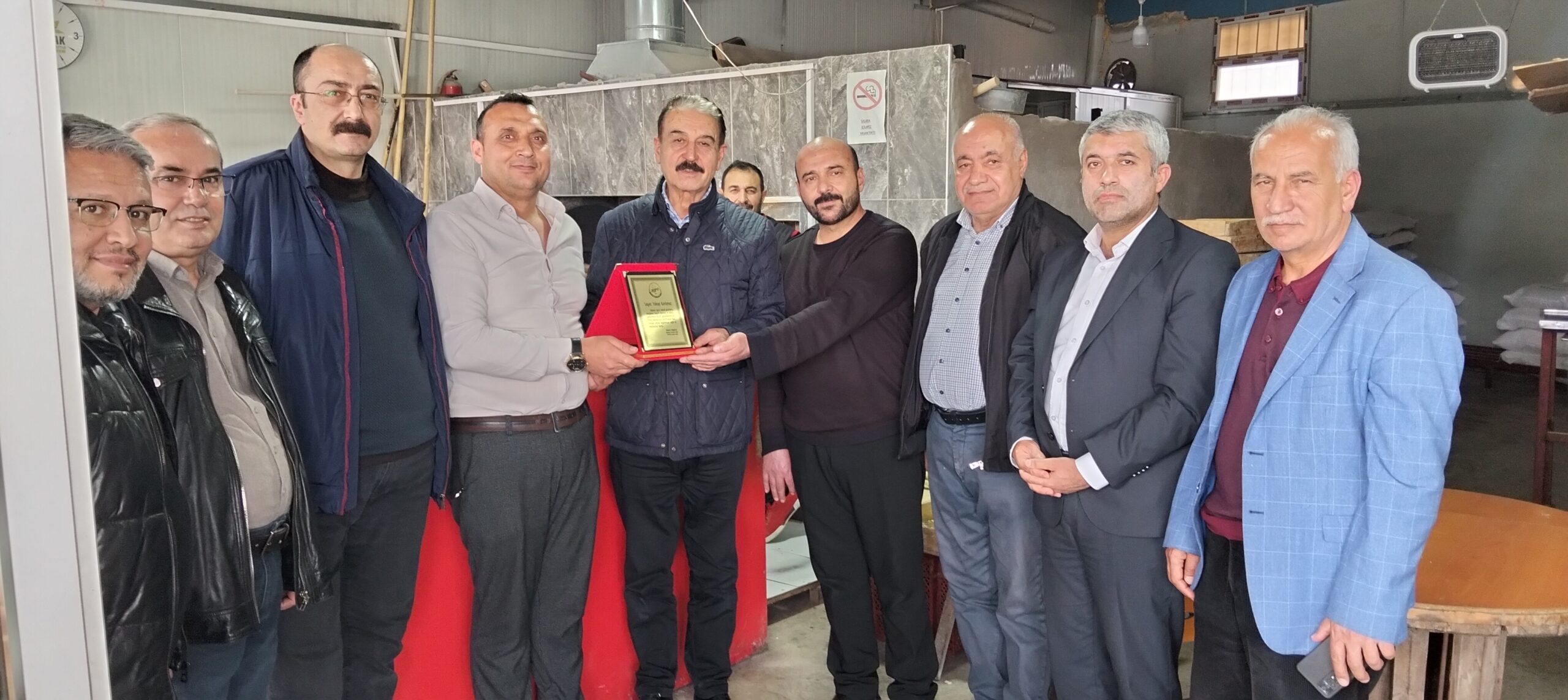 Yangın Küllerinden Doğan Dürüstlük: Örnek Esnafa Teşekkür Plaketi