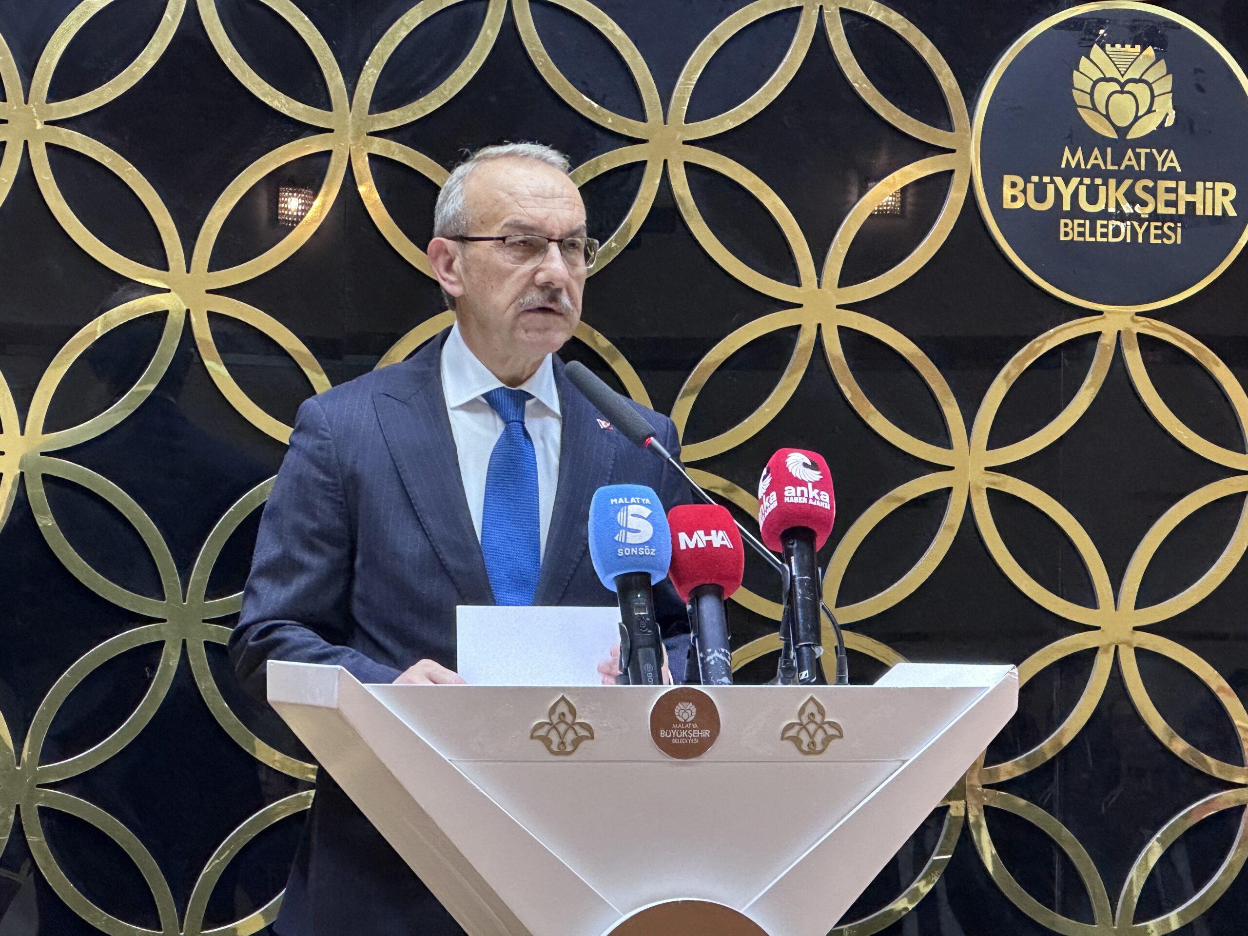 Vali Seddar Yavuz: “Kadına Yönelik Şiddeti Siyasallaştırarak Çözüm Bulamayız”