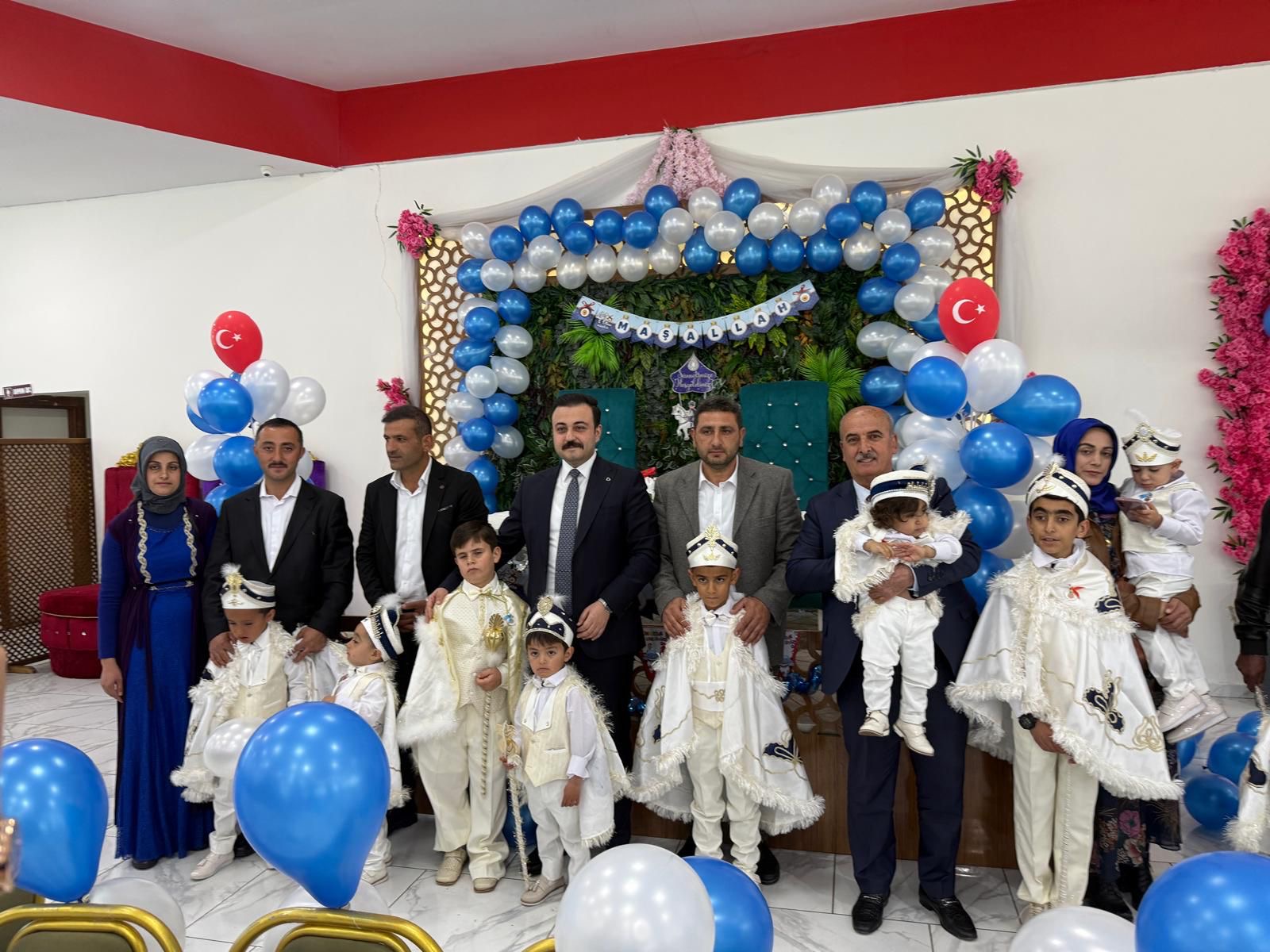 Evlatlarımızın bu anlamlı günlerinde yanlarında olmak bizim için büyük bir mutluluk.