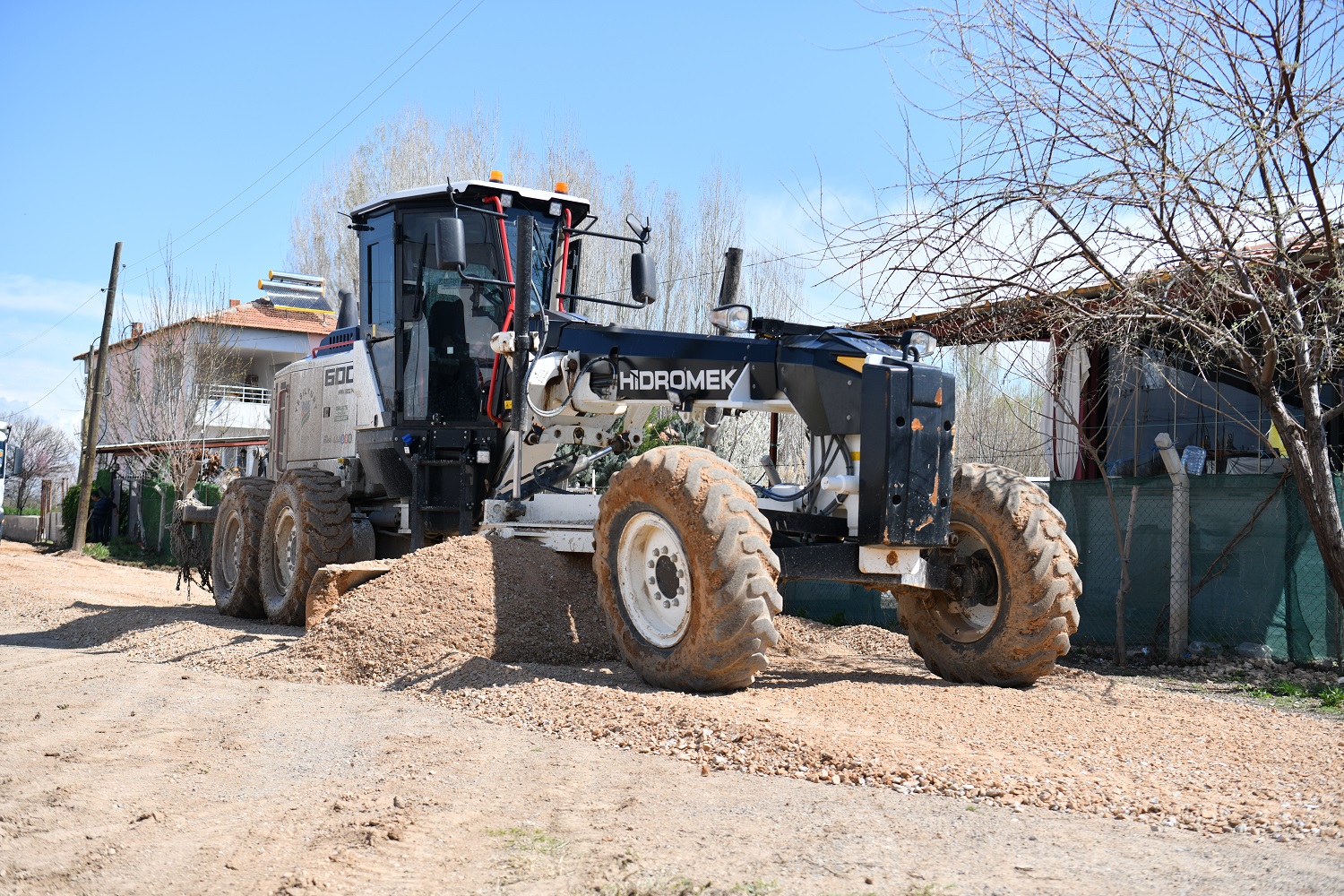 Başkan Geçit, “Dilek Mahallesi’nde Yol Kalitesi Yükseliyor”