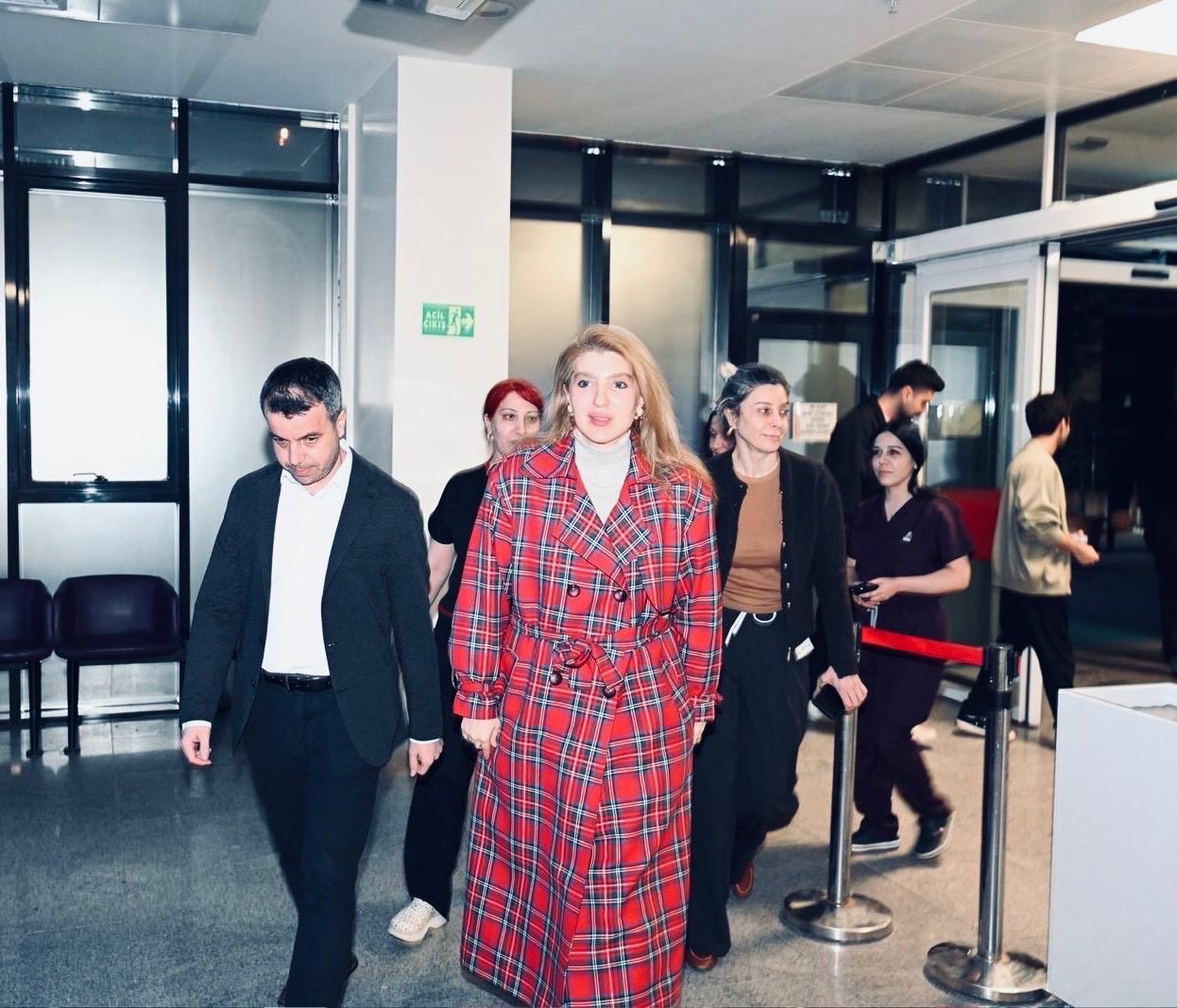 Hem kurumlara Hem Millete Yakın Temas