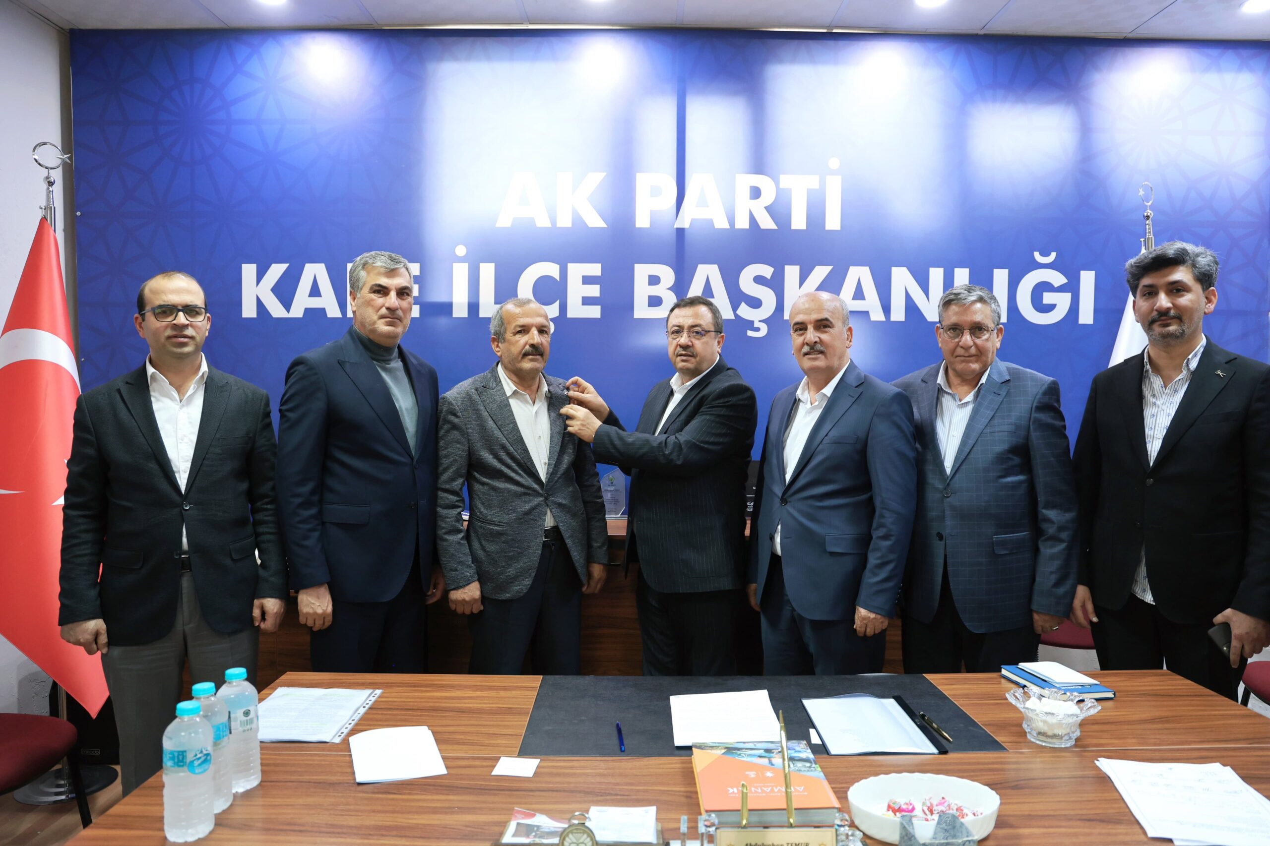 AK Parti’ye Katılımlar Sürüyor: Kale’de Meclis Üyesi Karadeniz de AK Parti Rozeti Taktı