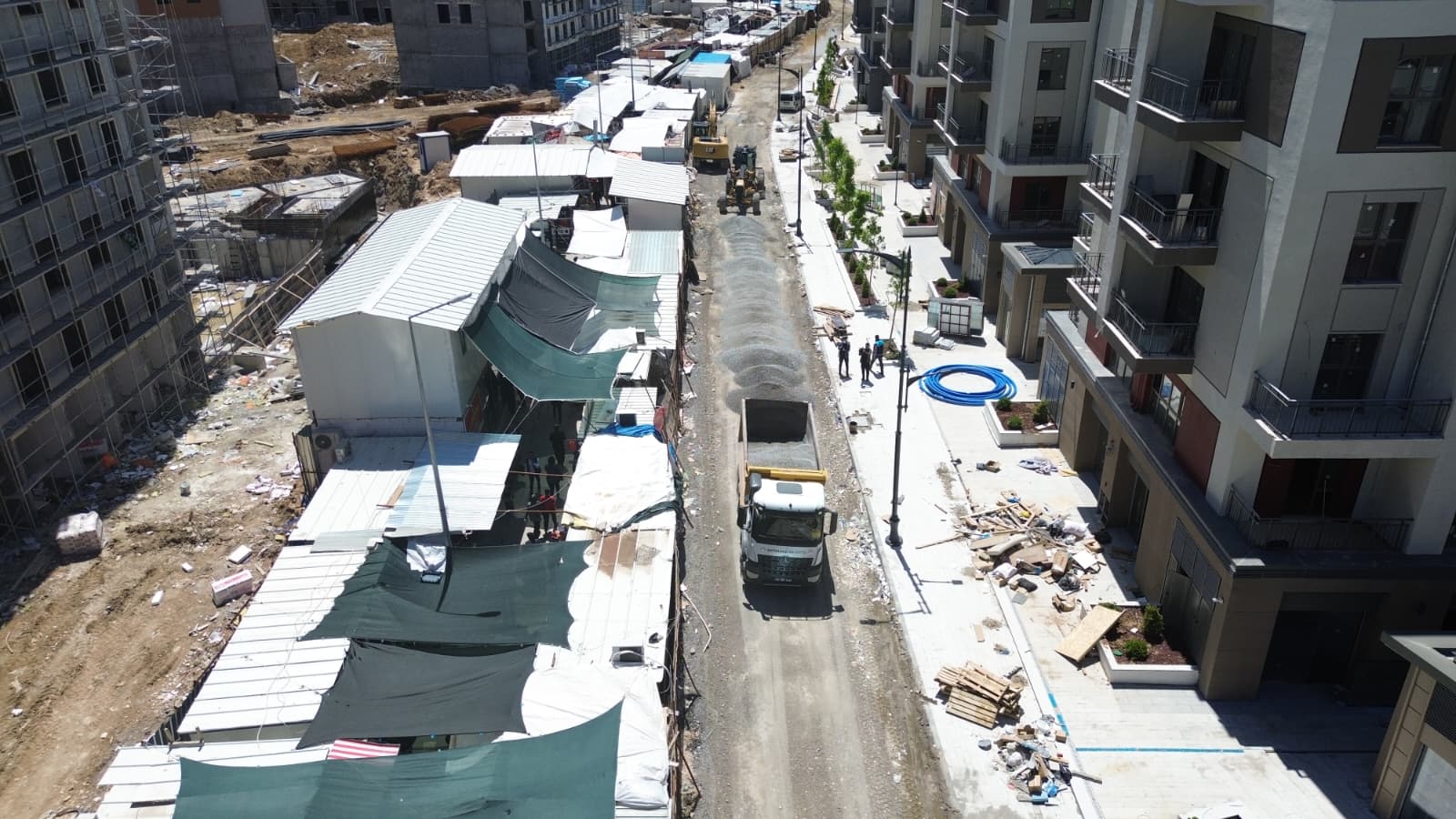 Bostanbaşı’nda Şantiye Yangını: 3 Konteyner Kullanılamaz Hale Geldi