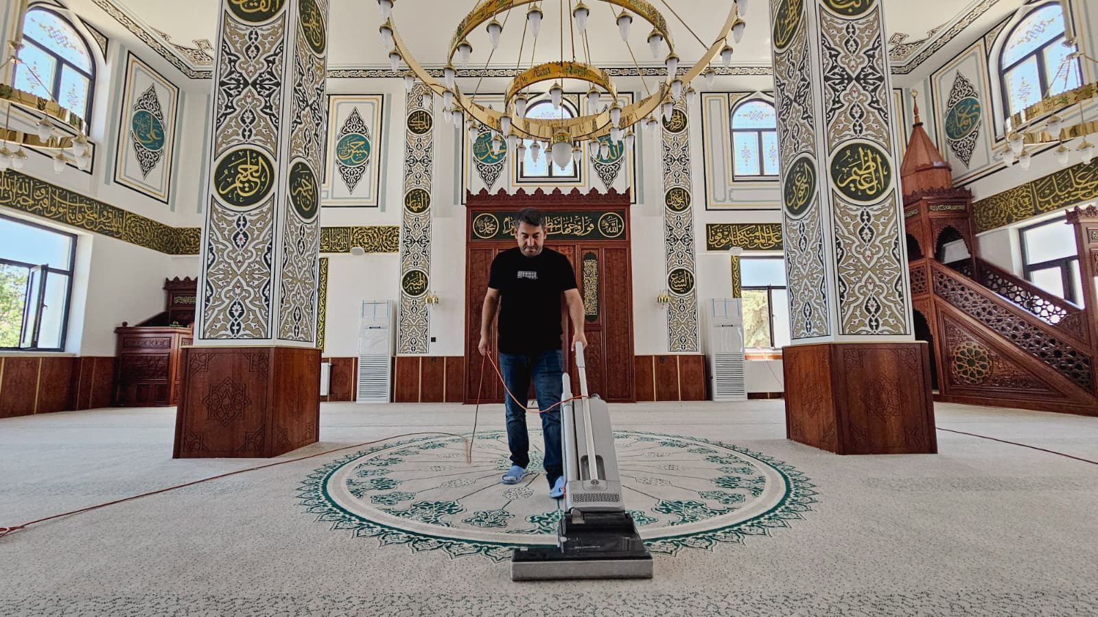 Açılış Öncesi Cami İçinde ve Çevresinde Kapsamlı Hazırlık