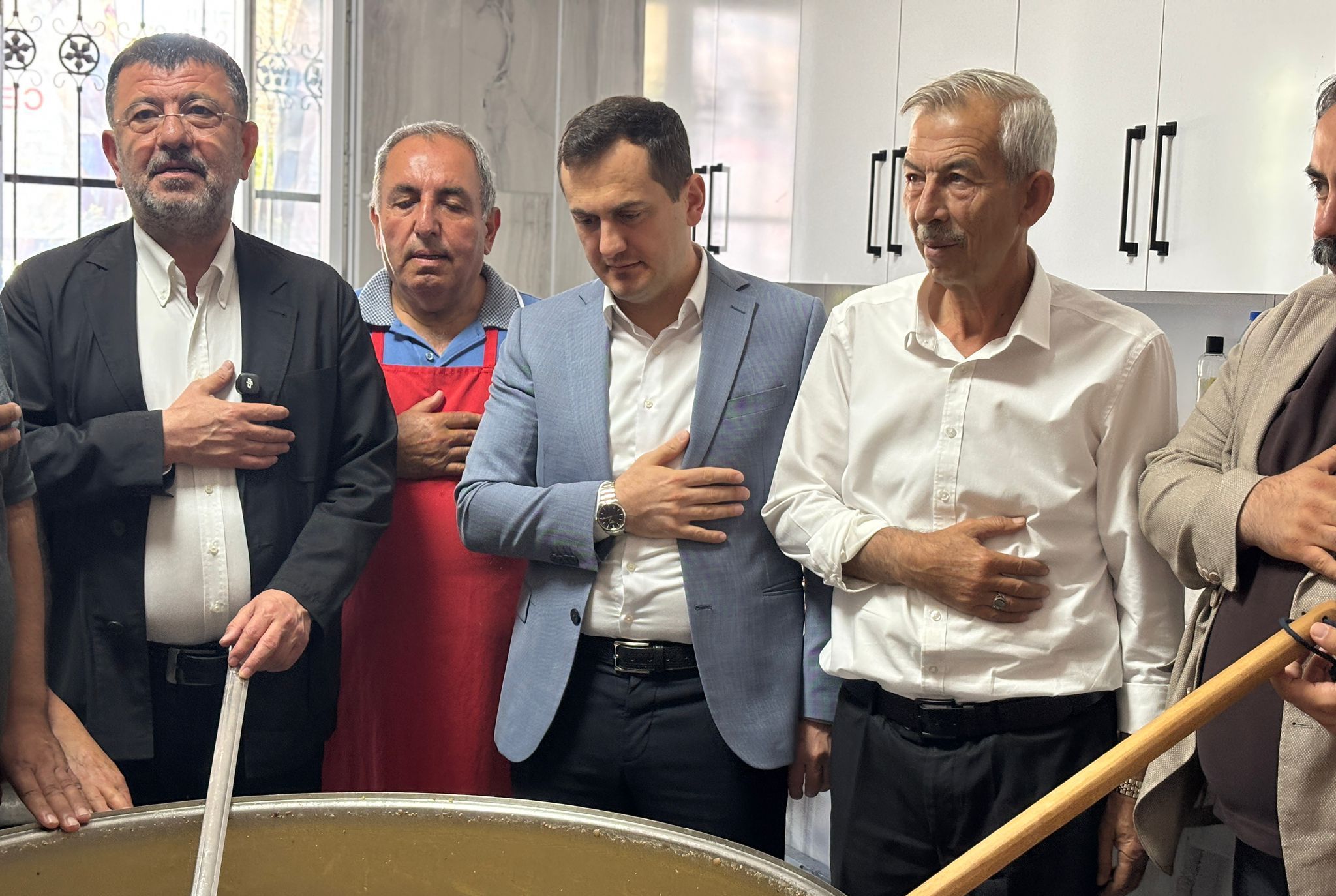 Karacaahmet Sultan Dergahı’nda Aşure Lokması Paylaşıldı