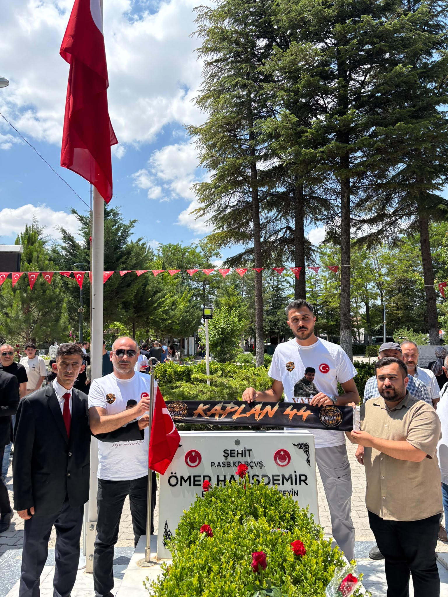 Şehidimiz Ömer Halisdemir’i rahmet, minnet ve dualarla anıyoruz.
