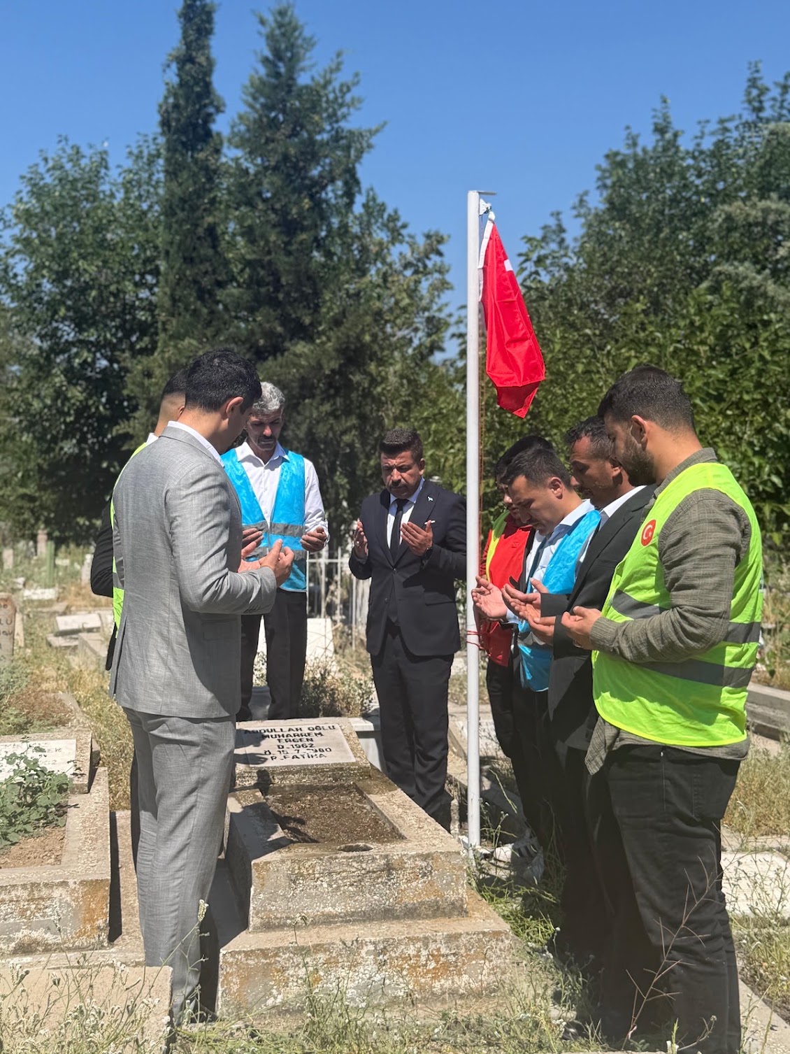 Malatya Ülkü Ocakları’ndan Şehitlere Ahde Vefa: Kabirler Bakıma Alındı, Bayraklar Yenilendi