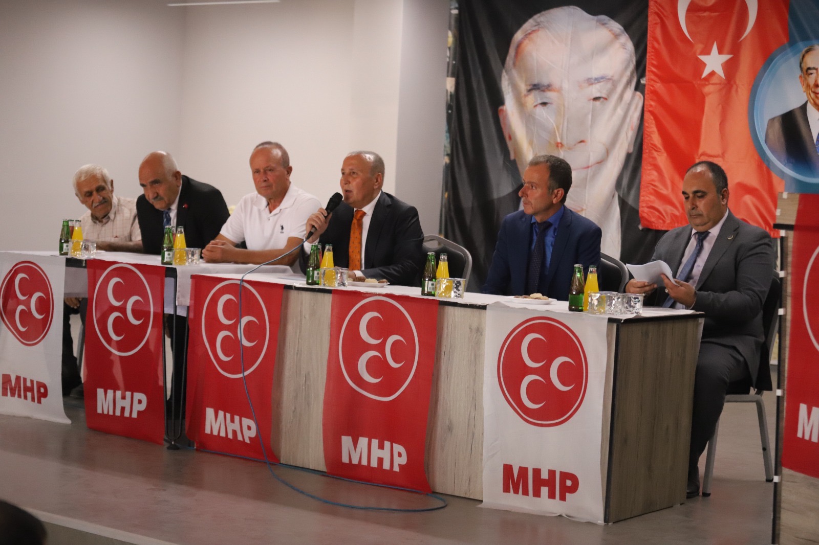 MHP Hekimhan’da Efendi Akyüz Yeniden Başkan Seçildi