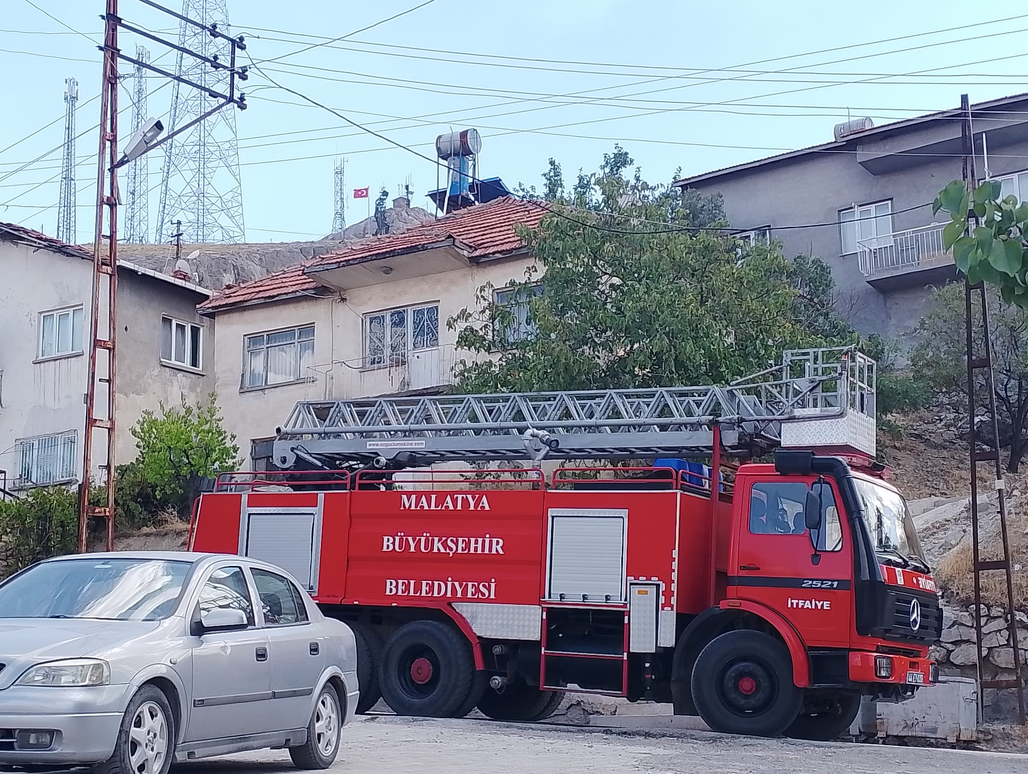 Emekli Öğretmen Evinde Ölü Bulundu