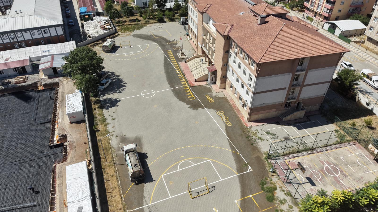 Battalgazi’de Okullara Eğitim Öncesi Temizlik