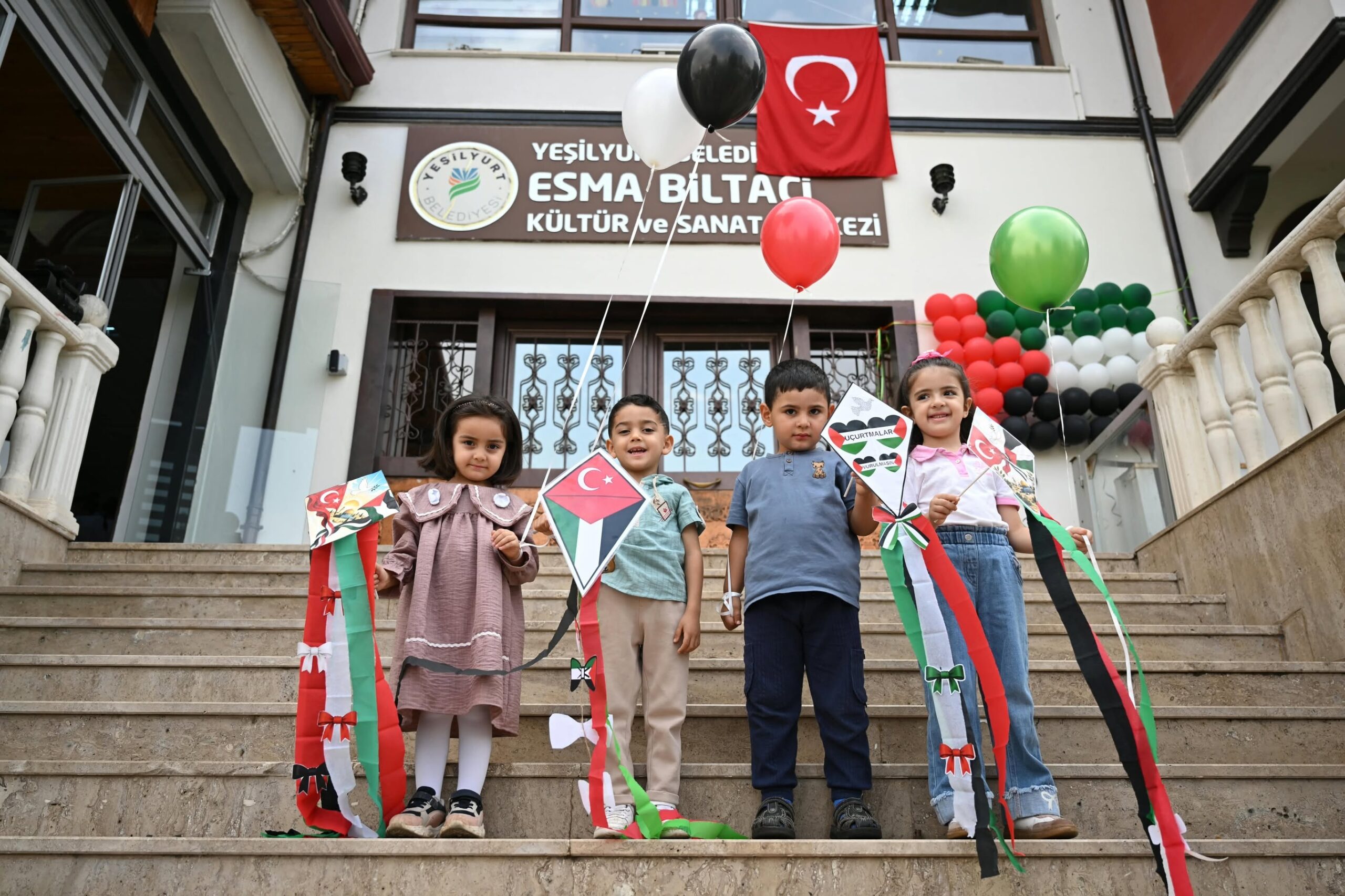 Yeşilyurt’ta Uçurtmalar Gazze’deki Çocuklar İçin Gökyüzüne Yükseldi