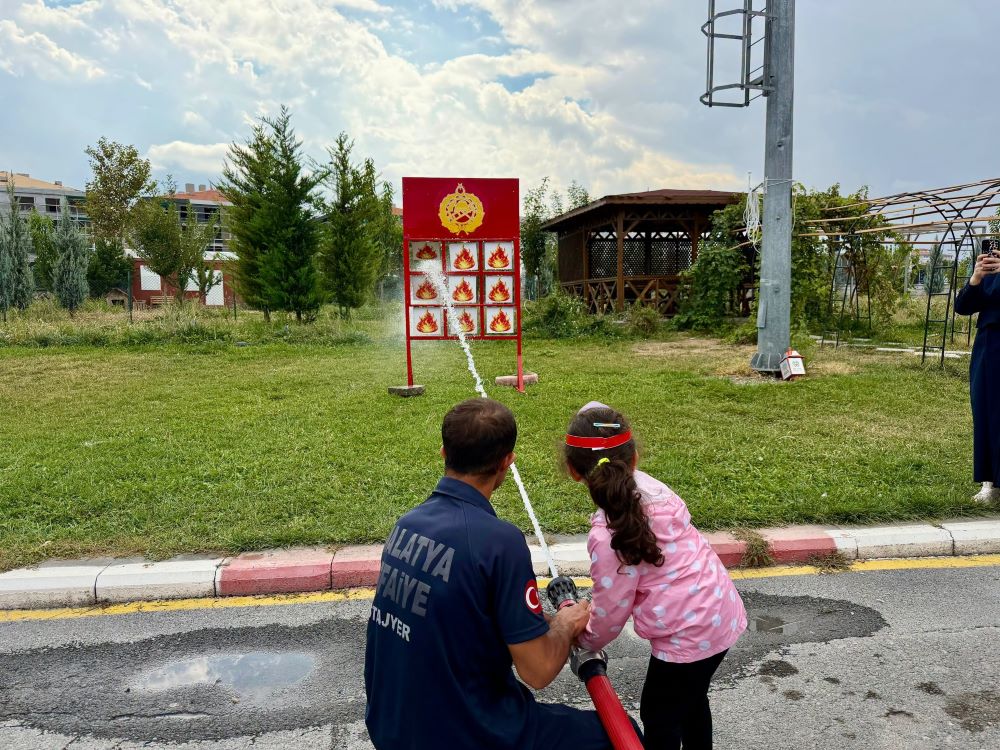 Yeşilyurt Belediyesi Erdem Okulu Öğrencileri, Malatya İtfaiyesini Ziyaret Etti