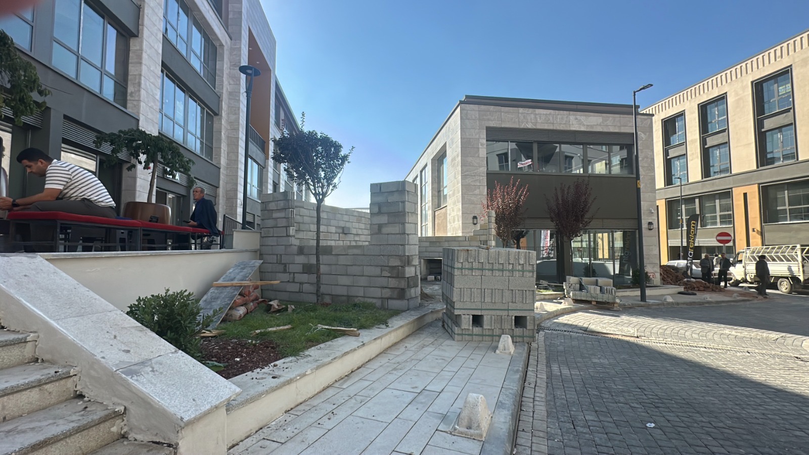 Yeni Çarşısında Yanlıştan Dönüldü: Muhtarlık Binası Yıkıldı