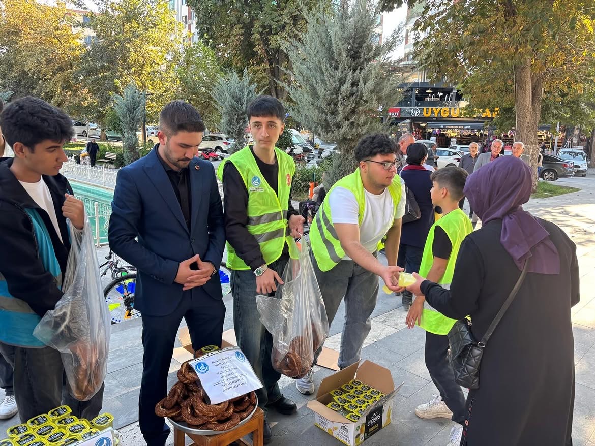 Malatya Ülkü Ocaklarından Kernek Meydanında Anlamlık Ahde Vefa