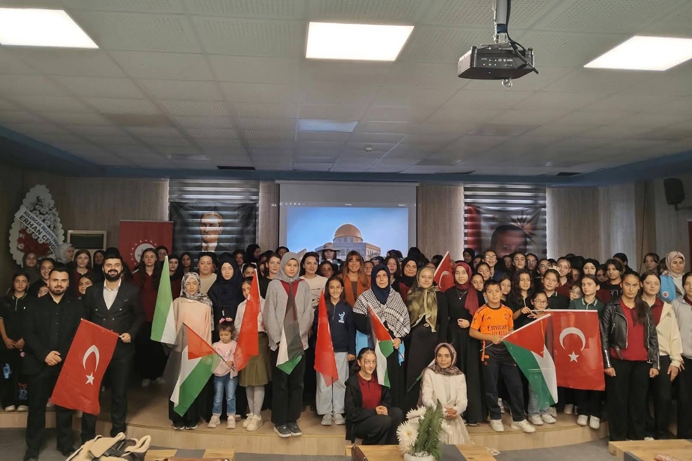 Kuluncak’ta Öğrenciler “Mescid-i Aksa ve Umut” Tiyatrosunda Buluştu